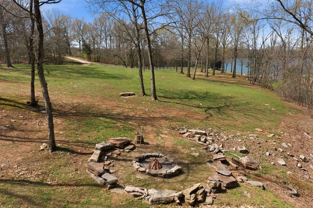 1118 Carrollville Landing Rd, Clifton, TN 38425