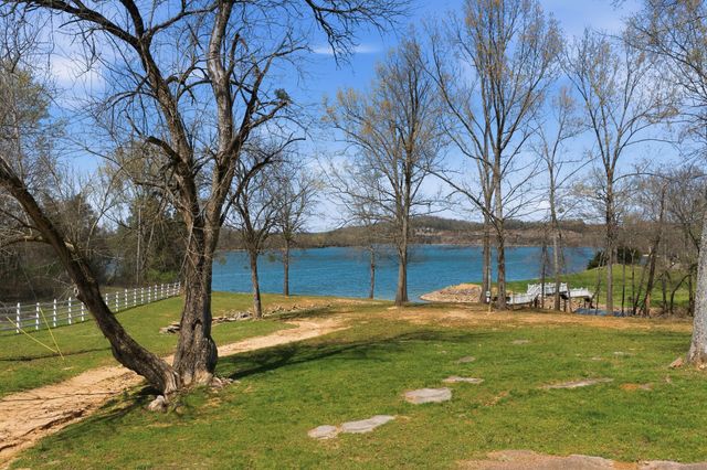 1118 Carrollville Landing Rd, Clifton, TN 38425