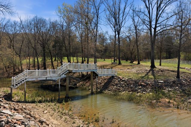 1118 Carrollville Landing Rd, Clifton, TN 38425