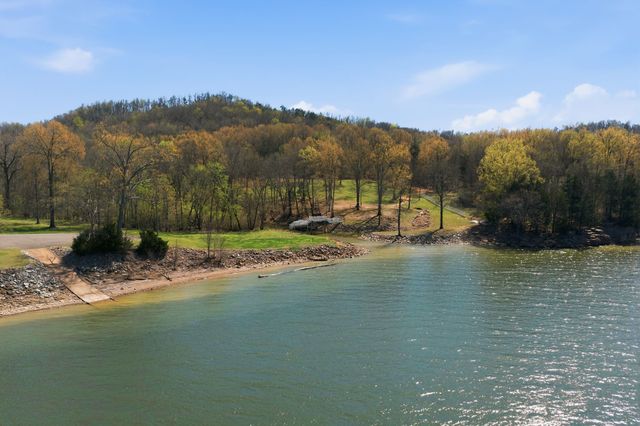 1118 Carrollville Landing Rd, Clifton, TN 38425