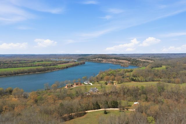 1118 Carrollville Landing Rd, Clifton, TN 38425