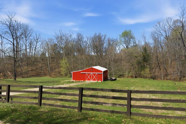 1118 Carrollville Landing Rd, Clifton, TN 38425