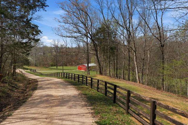 1118 Carrollville Landing Rd, Clifton, TN 38425