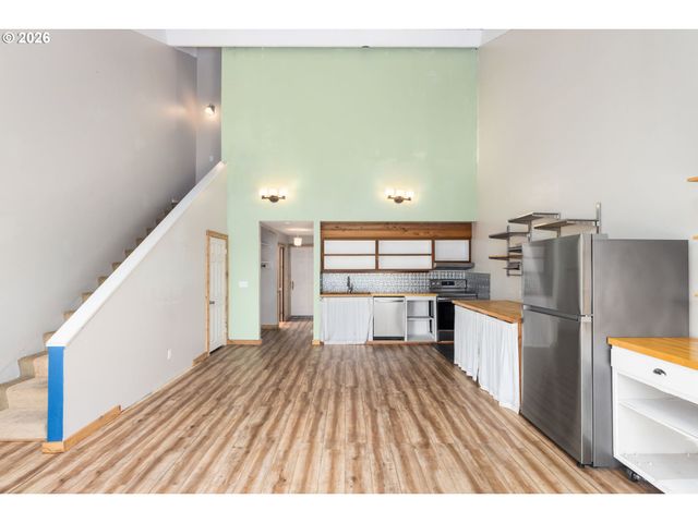 4 TOUCHSTONE 150, Lake Oswego, OR 97035