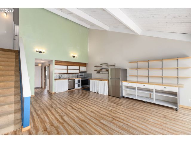 4 TOUCHSTONE 150, Lake Oswego, OR 97035