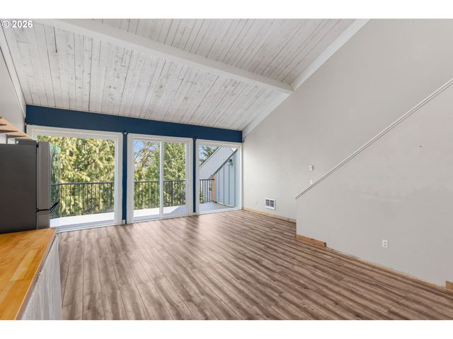 4 TOUCHSTONE 150, Lake Oswego, OR 97035