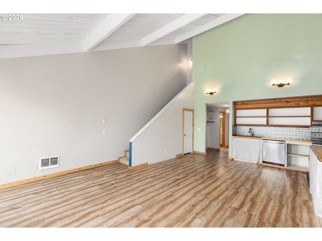 4 TOUCHSTONE 150, Lake Oswego, OR 97035