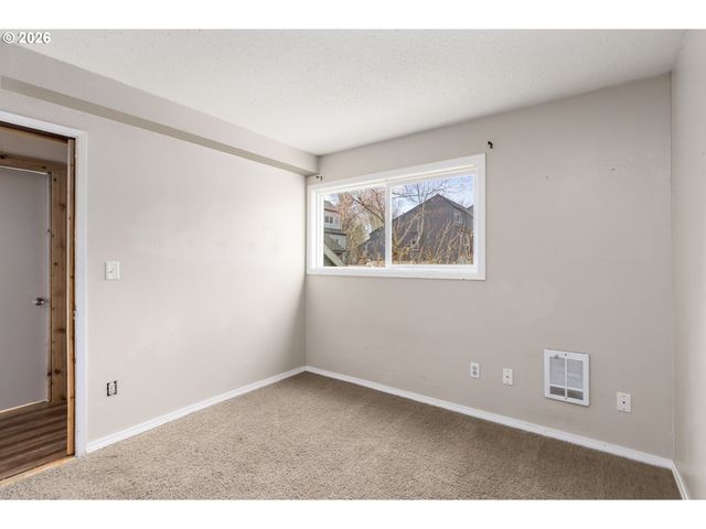 4 TOUCHSTONE 150, Lake Oswego, OR 97035