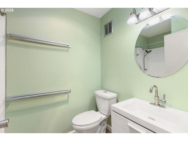 4 TOUCHSTONE 150, Lake Oswego, OR 97035