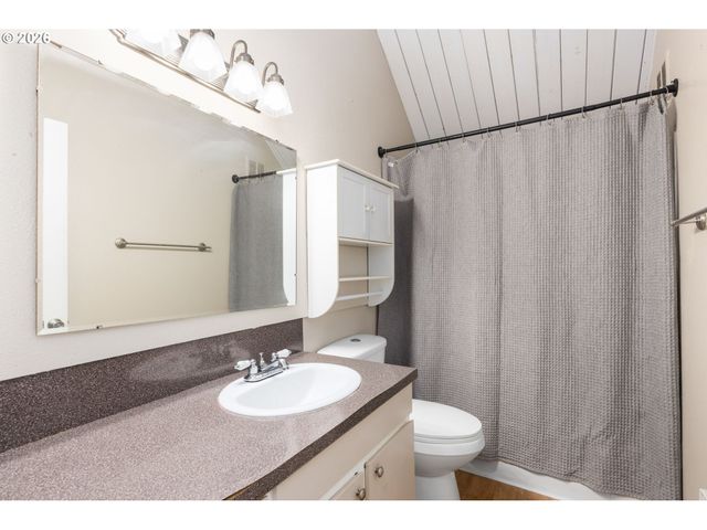 4 TOUCHSTONE 150, Lake Oswego, OR 97035