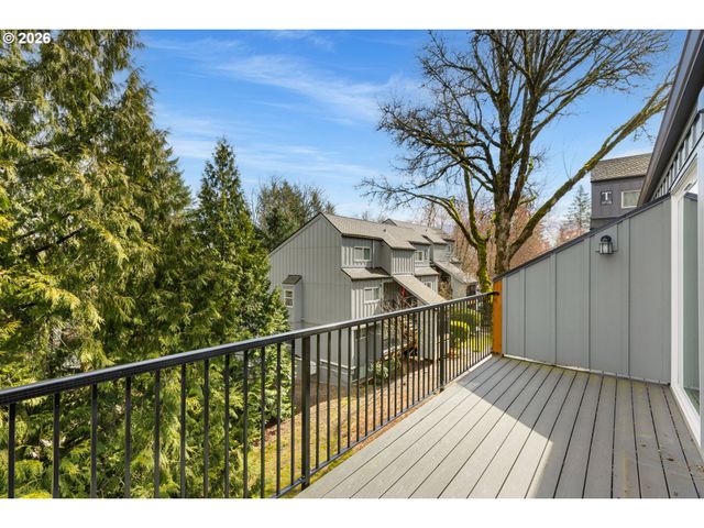 4 TOUCHSTONE 150, Lake Oswego, OR 97035