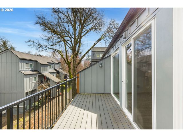 4 TOUCHSTONE 150, Lake Oswego, OR 97035