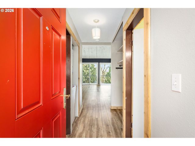 4 TOUCHSTONE 150, Lake Oswego, OR 97035