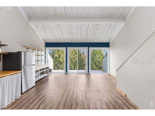 4 TOUCHSTONE 150, Lake Oswego, OR 97035