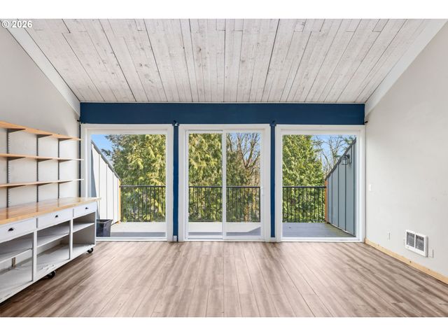 4 TOUCHSTONE 150, Lake Oswego, OR 97035