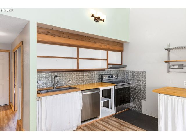 4 TOUCHSTONE 150, Lake Oswego, OR 97035