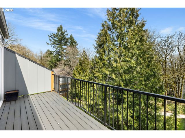 4 TOUCHSTONE 150, Lake Oswego, OR 97035