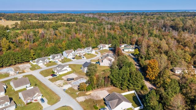 318 Hawks Bluff Drive, New Bern, NC 28560