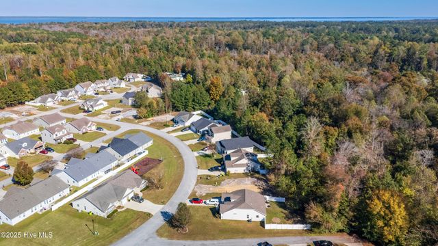 318 Hawks Bluff Drive, New Bern, NC 28560