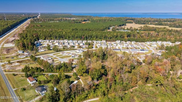 318 Hawks Bluff Drive, New Bern, NC 28560