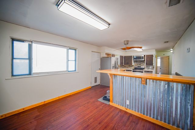 202 N 10th Street, Jacksboro, TX 76458