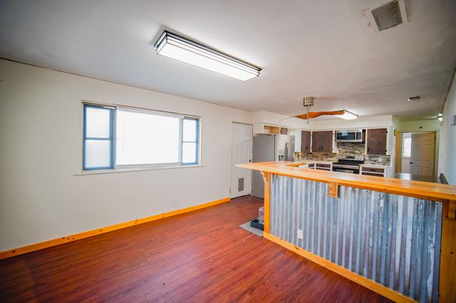 202 N 10th Street, Jacksboro, TX 76458