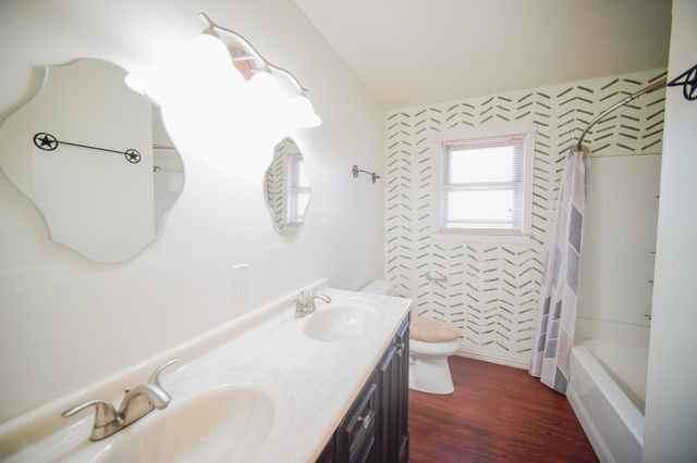 202 N 10th Street, Jacksboro, TX 76458