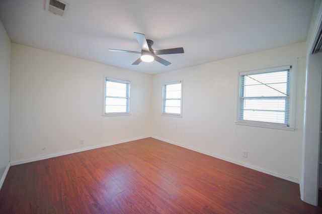 202 N 10th Street, Jacksboro, TX 76458