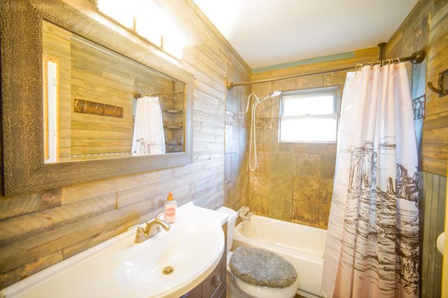 202 N 10th Street, Jacksboro, TX 76458