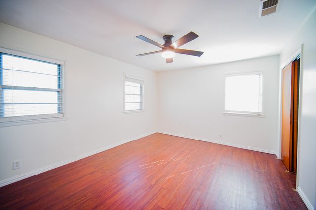 202 N 10th Street, Jacksboro, TX 76458