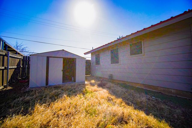 202 N 10th Street, Jacksboro, TX 76458