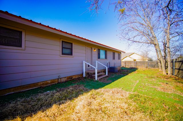 202 N 10th Street, Jacksboro, TX 76458
