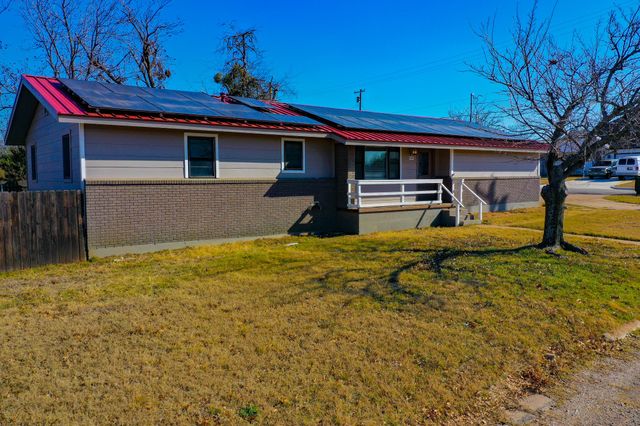 202 N 10th Street, Jacksboro, TX 76458