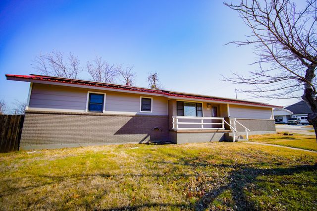 202 N 10th Street, Jacksboro, TX 76458