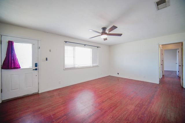 202 N 10th Street, Jacksboro, TX 76458