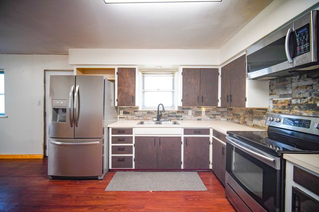 202 N 10th Street, Jacksboro, TX 76458