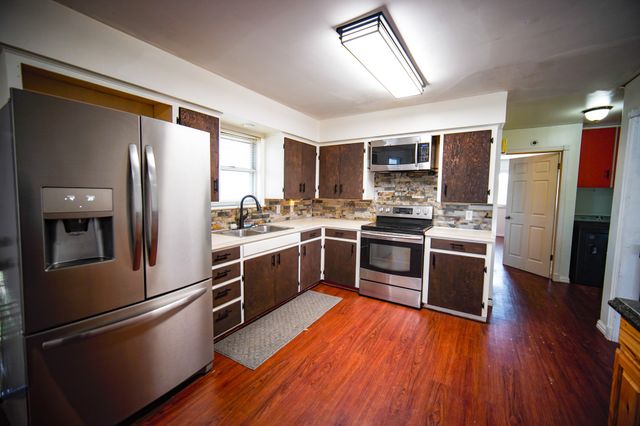 202 N 10th Street, Jacksboro, TX 76458