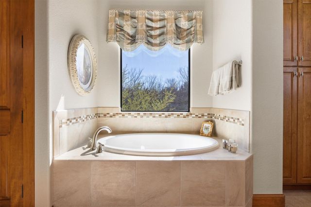 203 Pristine LN, Georgetown, TX 78633