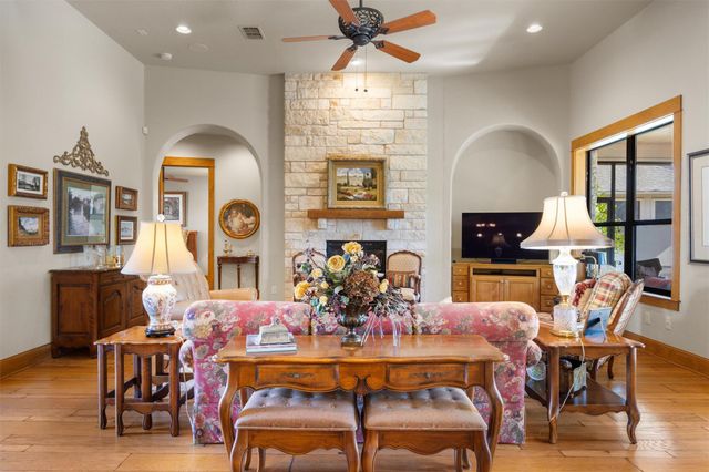 203 Pristine LN, Georgetown, TX 78633