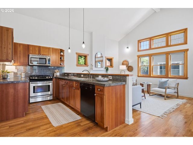 7043 Se CLINTON St, Portland, OR 97206