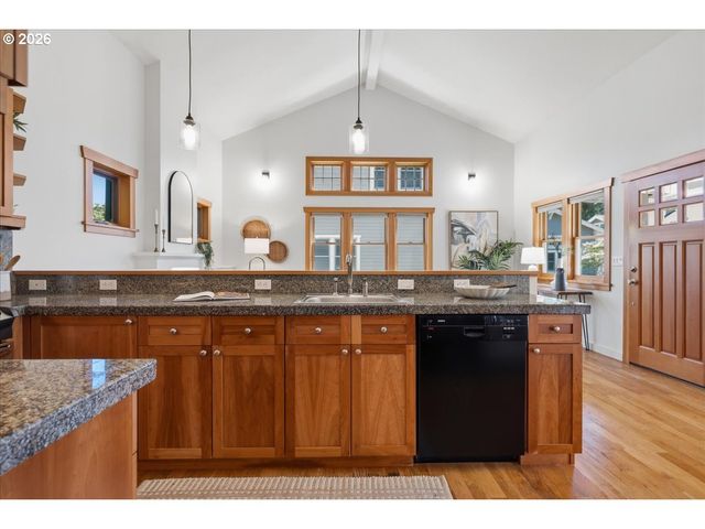 7043 Se CLINTON St, Portland, OR 97206