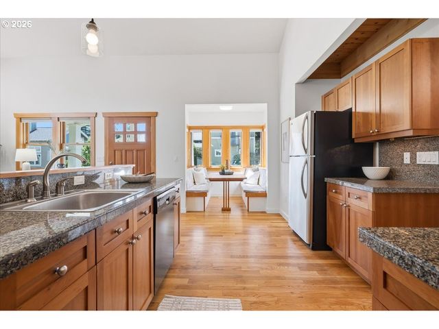7043 Se CLINTON St, Portland, OR 97206