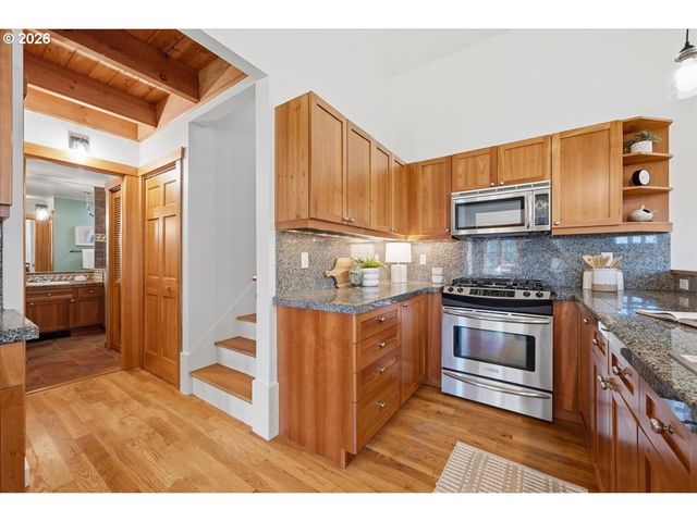 7043 Se CLINTON St, Portland, OR 97206