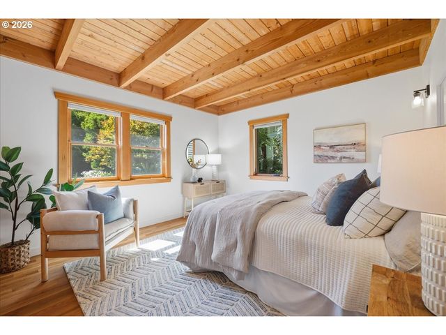 7043 Se CLINTON St, Portland, OR 97206