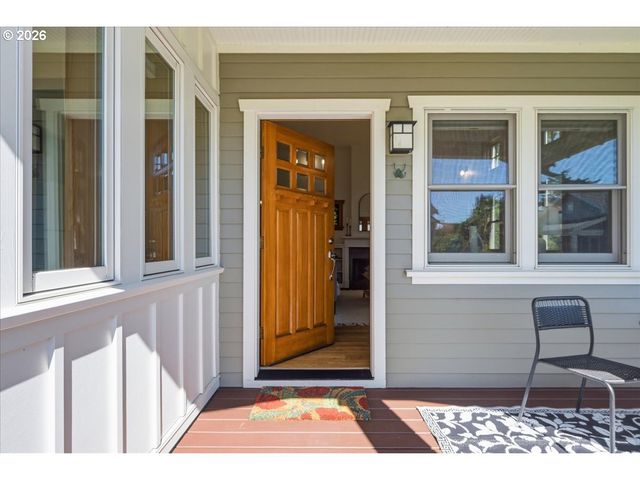 7043 Se CLINTON St, Portland, OR 97206