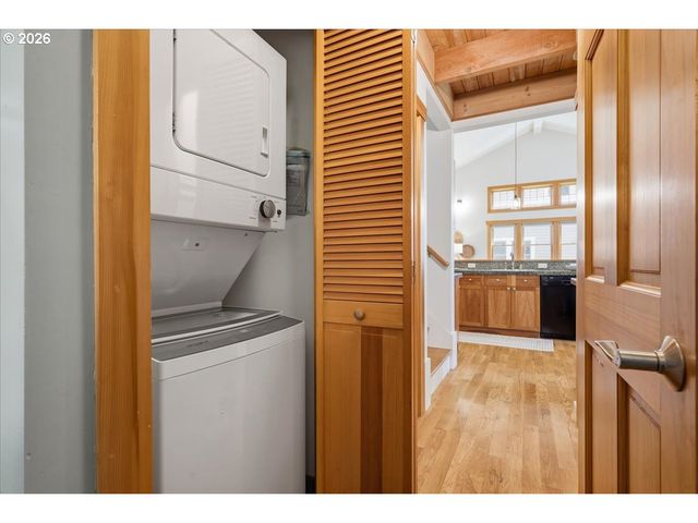 7043 Se CLINTON St, Portland, OR 97206