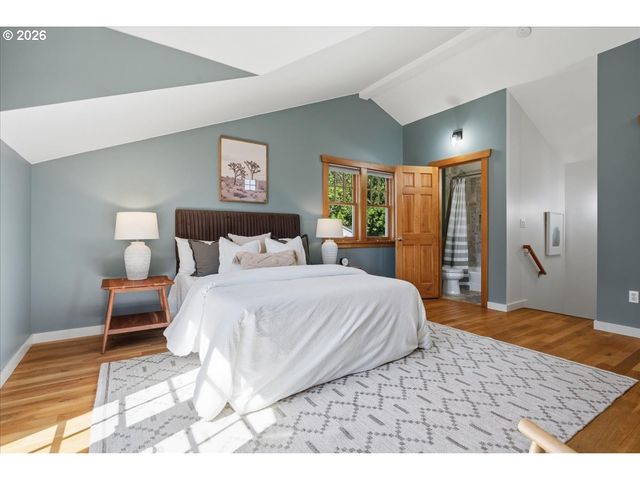 7043 Se CLINTON St, Portland, OR 97206
