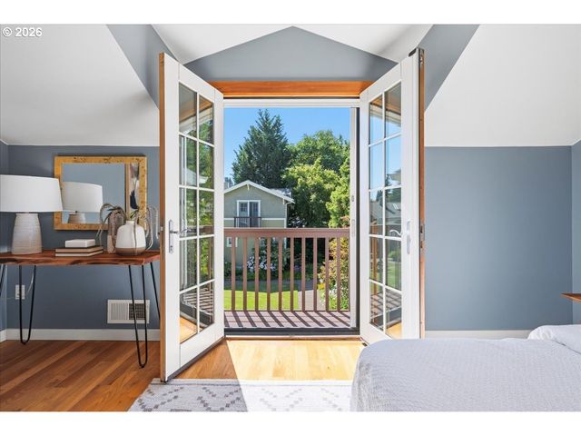 7043 Se CLINTON St, Portland, OR 97206