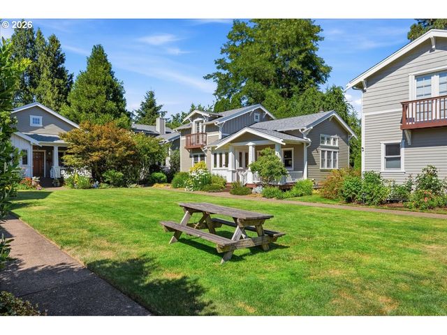 7043 Se CLINTON St, Portland, OR 97206