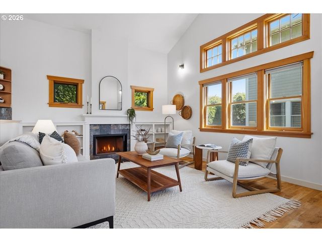 7043 Se CLINTON St, Portland, OR 97206